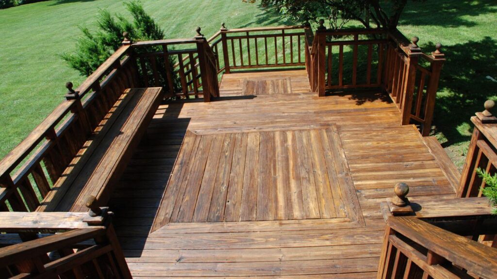 Deck-Staining-and-Sealing_
